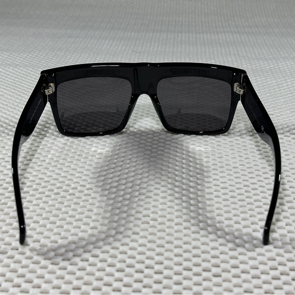 [SOLD OUT] CELINE 3 dots CL41756 8073H 56-17 Black Sunglasses - Picture 3 of 8